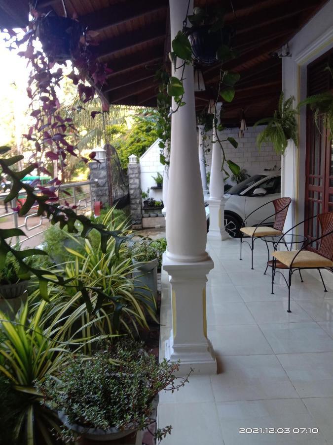White House Ella Hotel Exterior foto