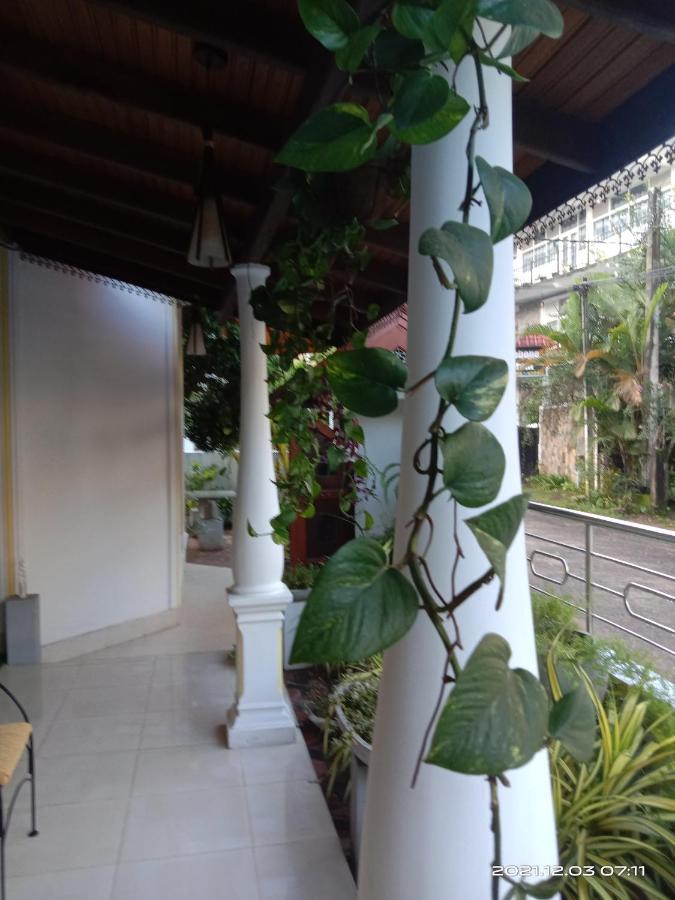 White House Ella Hotel Exterior foto
